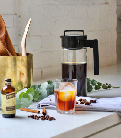 Cold Brew Coffee Maker with Black Lid Airtight Pitcher